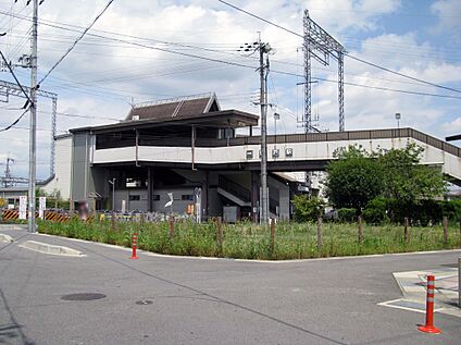 近鉄京都線「興戸駅」 400ｍ(徒歩5分)