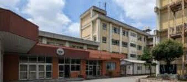 和歌山市立紀之川中学校（約950m）