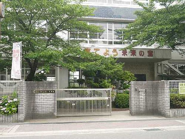 寝屋川市立第一中学校(約900m)