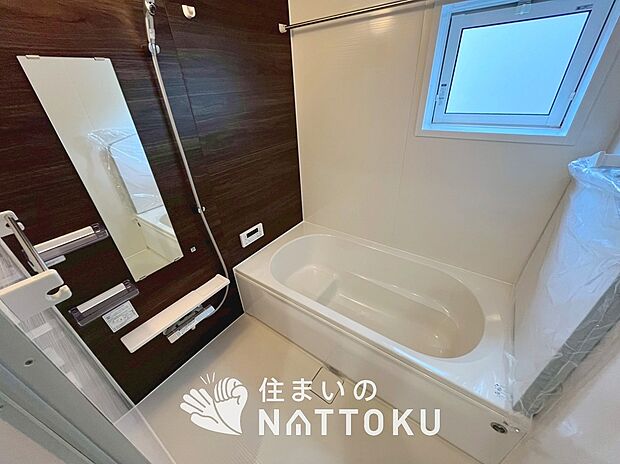 【現地写真（浴室）】浴室暖房乾燥機付き。１坪タイプで広々です。