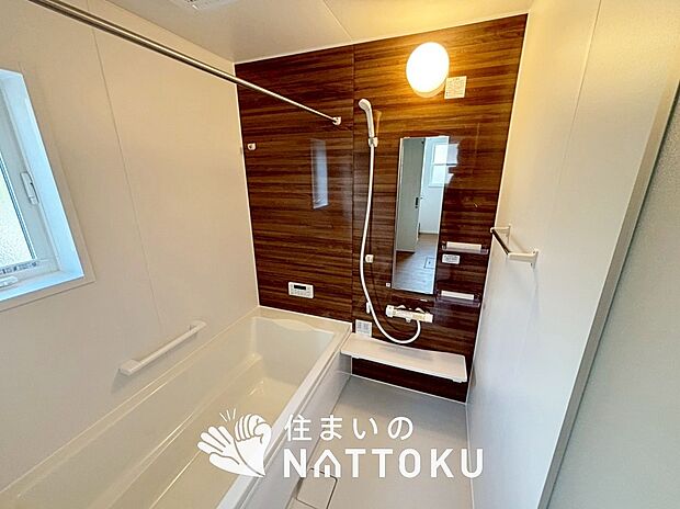 【現地写真（浴室）】浴室暖房乾燥機付き。１坪タイプで広々です。