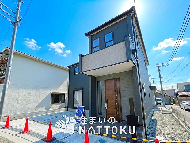 【現地写真(外観)【1号地】】雨で汚れを落とし、耐久性・耐候性に優れた外壁を使用しています。