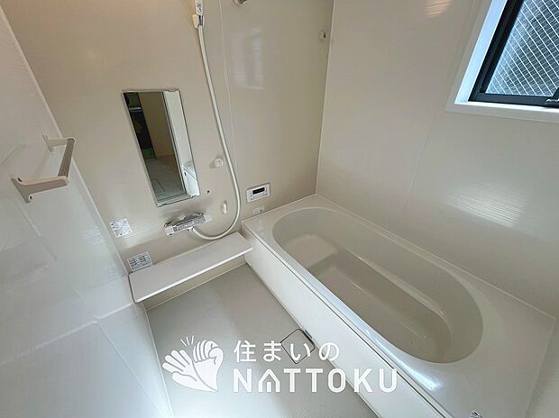 【現地写真(浴室)】浴室暖房乾燥機付き。1坪タイプで広々です。