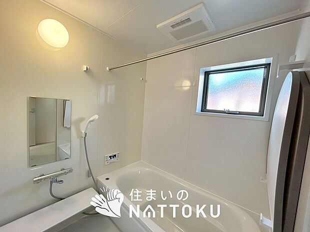 【現地写真(浴室)】浴室暖房乾燥機付き。1坪タイプで広々です。