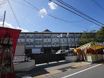 亀岡市立詳徳小学校 200ｍ(徒歩3分)
