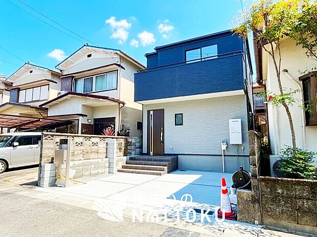 【現地写真（外観）】雨で汚れを落とし、耐久性・耐候性に優れた外壁を使用しています。