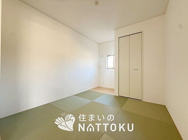 【現地写真(和室)】大壁仕様の新和室。くつろぎの空間です。