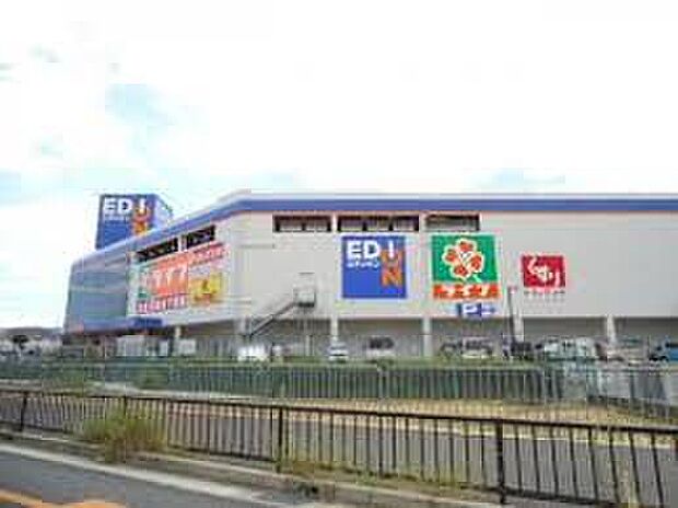 ライフ出屋敷店（約400m）