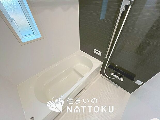 【現地写真（浴室）】浴室暖房乾燥機付き。１坪タイプで広々です。