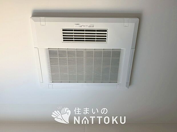 【電気式浴室暖房換気乾燥機リモコン】見やすいボタン配置で換気・暖房・乾燥・涼風が簡単操作可能です。