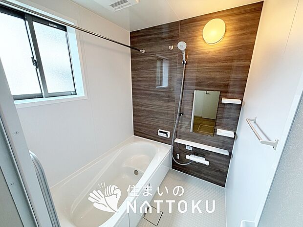 【現地写真(浴室)】浴室暖房乾燥機付き。1坪タイプで広々です。