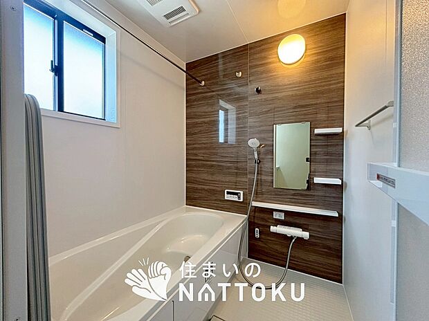 【現地写真(浴室)】浴室暖房乾燥機付き。1坪タイプで広々です。