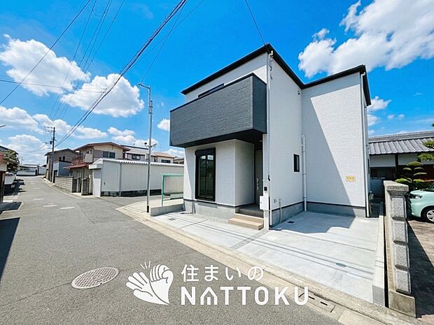 【現地写真(前道含む外観)】断熱性、気密性を高める工夫で一年中ずっと心地よく暮らせる、高気密・高断熱です。