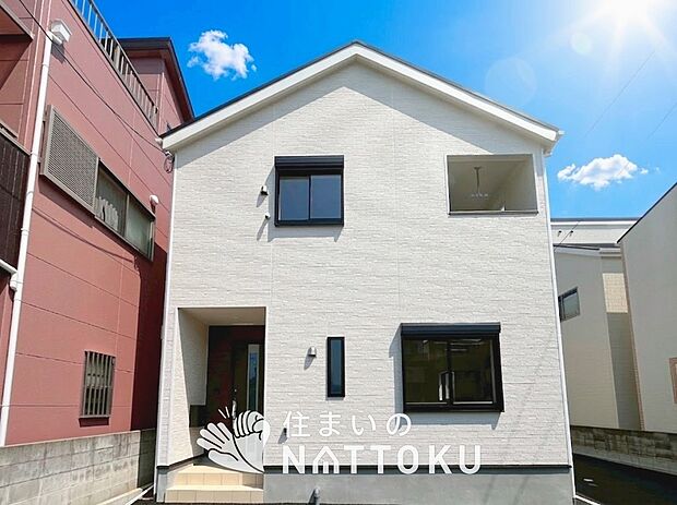 【現地写真(外観)【1号地】】雨で汚れを落とし、耐久性・耐候性に優れた外壁を使用しています。