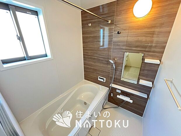 【現地写真(浴室)】浴室暖房乾燥機付き。1坪タイプで広々です。