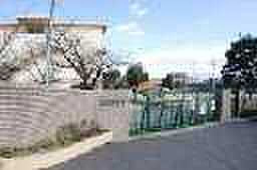 枚方市立春日小学校（約740m）