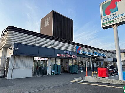 万代羽束師店 790ｍ(徒歩10分)