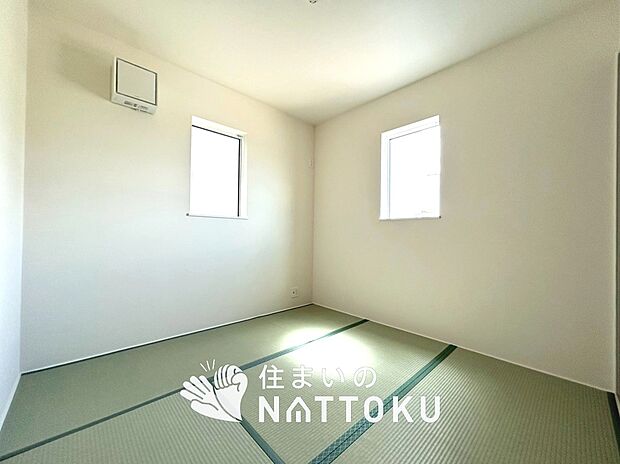 【現地写真(和室)】大壁仕様の新和室。くつろぎの空間です。