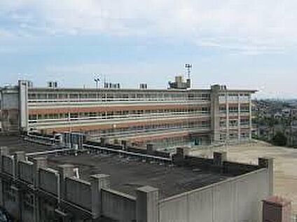 枚方市立第二中学校 400ｍ(徒歩5分)
