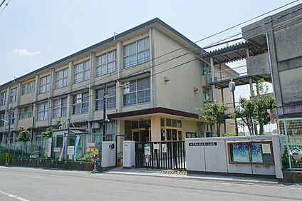 枚方市立殿山第一小学校 160ｍ(徒歩2分)