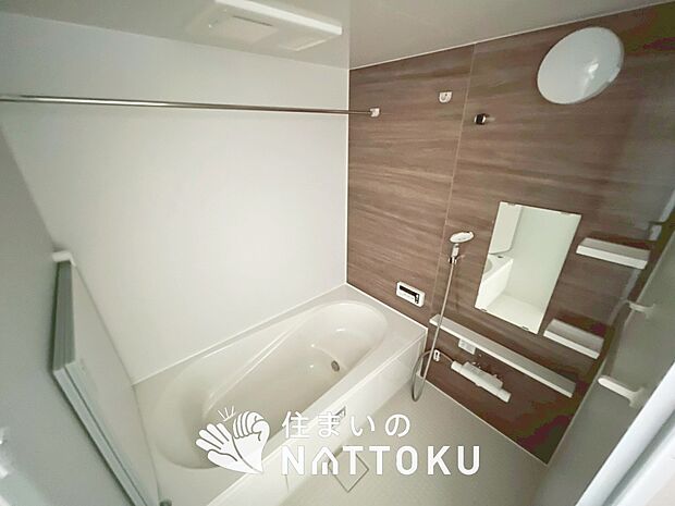 【現地写真(浴室)】浴室暖房乾燥機付き。1坪タイプで広々です。