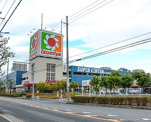 イズミヤスーパーセンター八尾店(約620m)