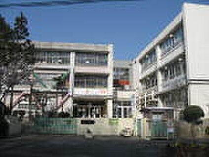 寝屋川市立三井小学校 200ｍ(徒歩3分)