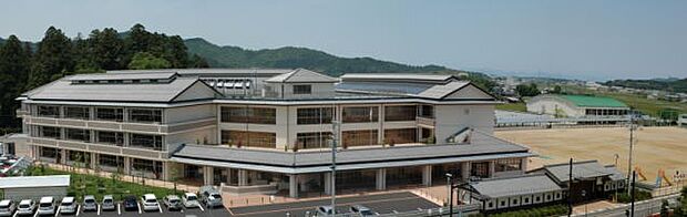 東近江市立五個荘小学校(約1,600m)