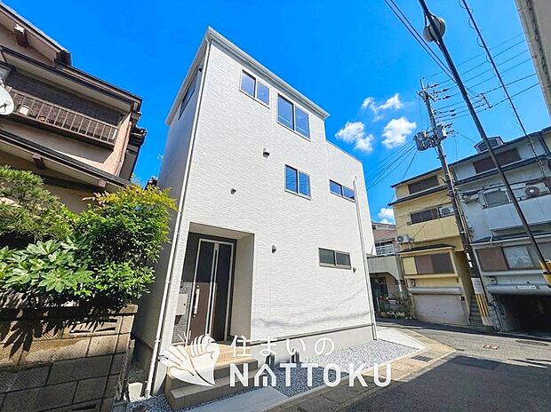 【現地写真（外観）】健康被害に配慮したもっとも安全性の高い建材を採用し、シックハウス対策をしております。