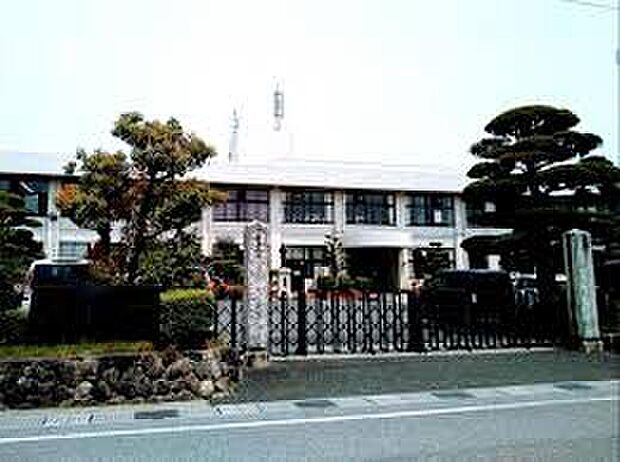 愛荘町立愛知川小学校(約1,400m)