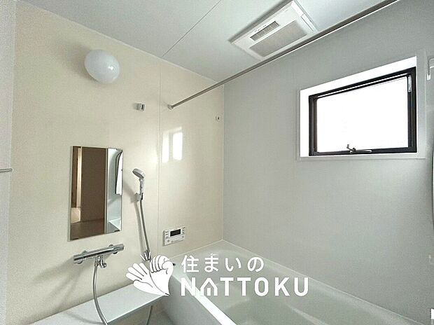 【現地写真(浴室)】浴室暖房乾燥機付き。1坪タイプで広々です。