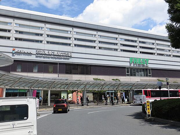 寝屋川市駅（約560m）