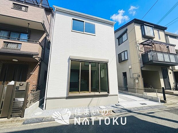 【現地写真（外観）】健康被害に配慮したもっとも安全性の高い建材を採用し、シックハウス対策をしております。