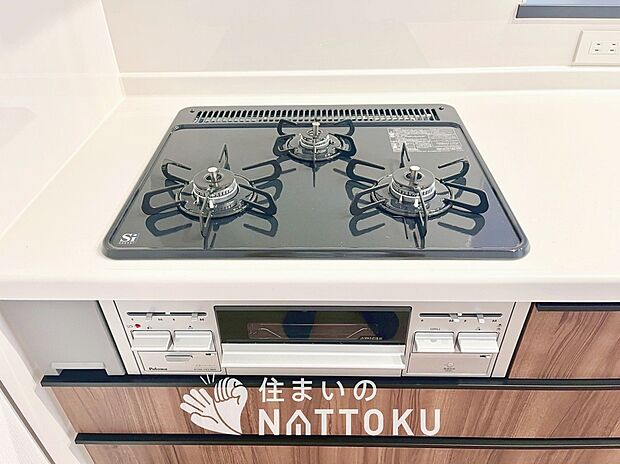 【ビルトインコンロ】温度調整機能はもちろん、見やすいボタン配置でお湯はり・追い炊きが簡単操作可能です。