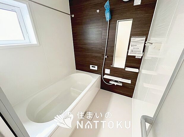 【現地写真（浴室）】浴室暖房乾燥機付き。１坪タイプで広々です。