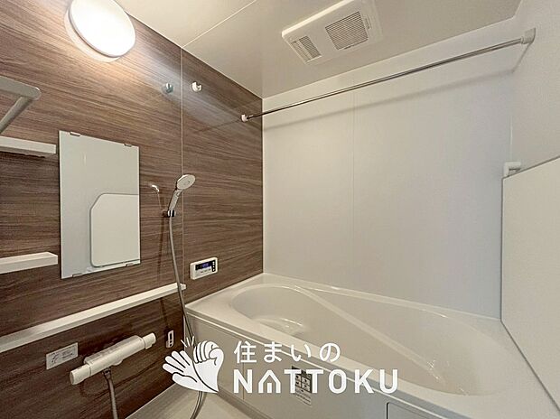 【現地写真（浴室）】浴室暖房乾燥機付き。１坪タイプで広々です。
