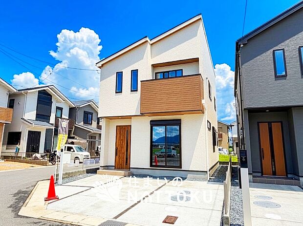 【現地写真(外観)【1号地】】雨で汚れを落とし、耐久性・耐候性に優れた外壁を使用しています。