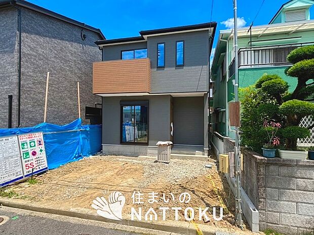 【現地写真(外観)】雨で汚れを落とし、耐久性・耐候性に優れた外壁を使用しています。
