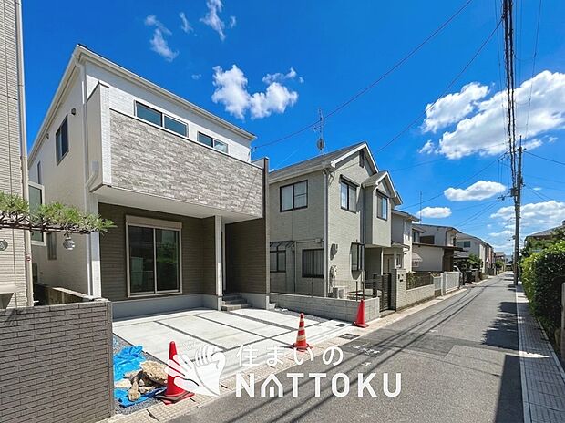 【現地写真(前道含む外観)】断熱性、気密性を高める工夫で一年中ずっと心地よく暮らせる、高気密・高断熱です。