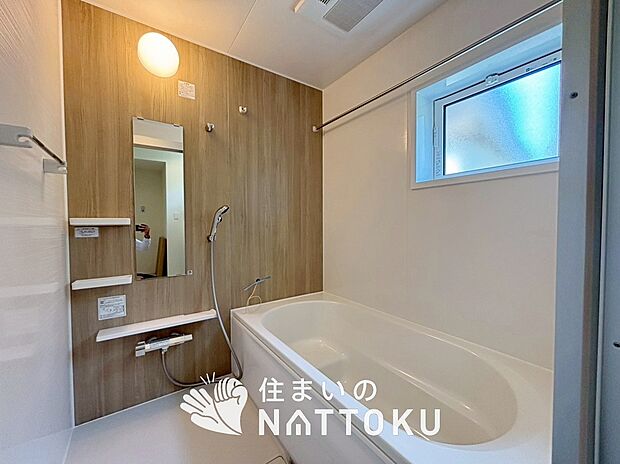 【現地写真(浴室)】浴室暖房乾燥機付き。1坪タイプで広々です。
