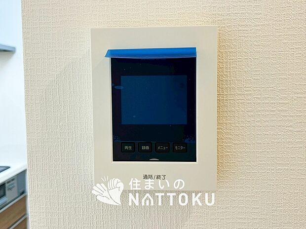 【カラーテレビドアホン】くっきり見やすいカラーモニターです。
夜でも来客者が見やすいLED照明付きです。