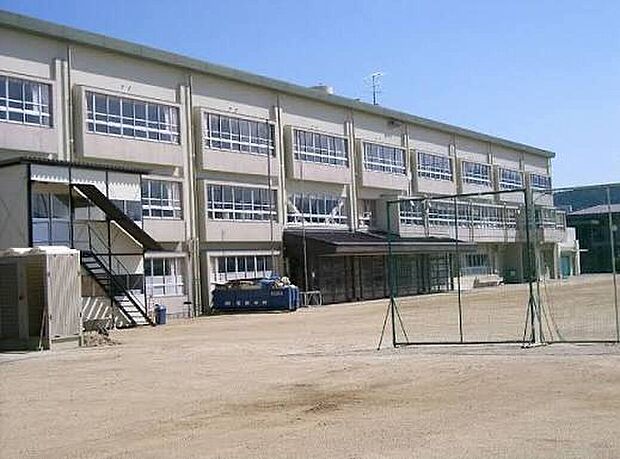 河内長野市立長野中学校(約2,100m)