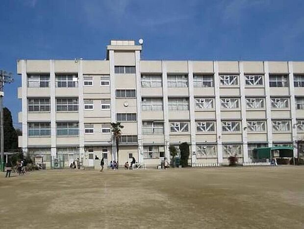 松原市立天美西小学校(約350m)
