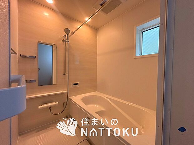 【現地写真(浴室)】浴室暖房乾燥機付き。1坪タイプで広々です。