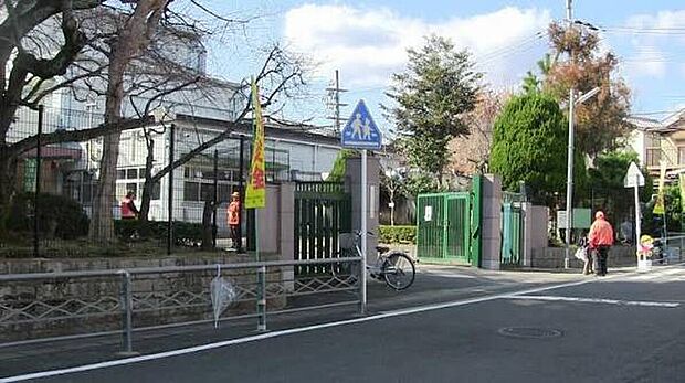 京都市立陵ケ岡小学校(約820m)
