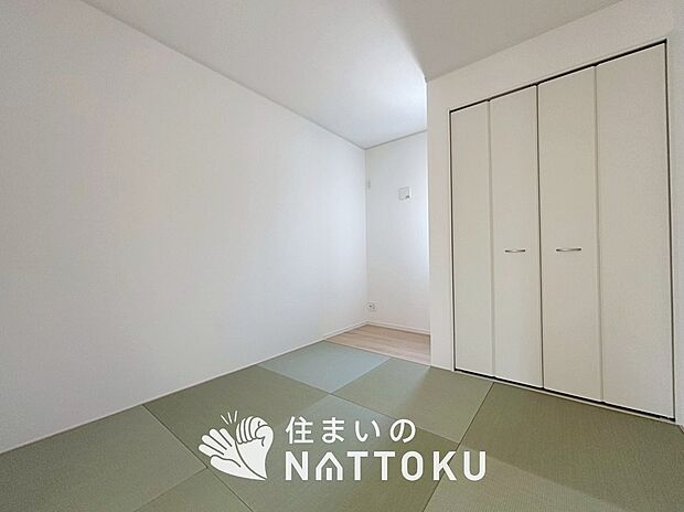 【現地写真(和室)】大壁仕様の新和室。くつろぎの空間です。