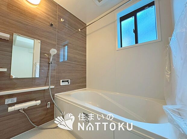 【現地写真(浴室)】浴室暖房乾燥機付き。1坪タイプで広々です。