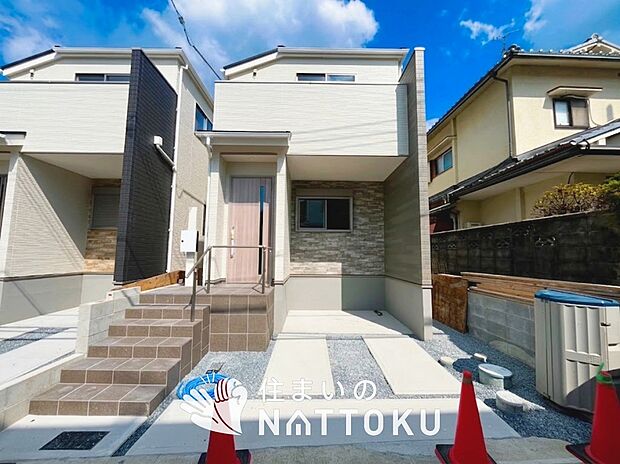 【現地写真(外観)【2号地】】断熱性、気密性を高める工夫で一年中ずっと心地よく暮らせる、高気密・高断熱です。