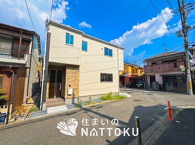 【現地写真(前道含む外観)】お引渡し後も無償の定期点検を行っており、暮らしの安心をお届けしています。