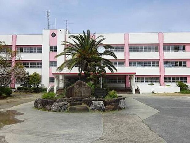 泉佐野市立長南中学校(約800m)